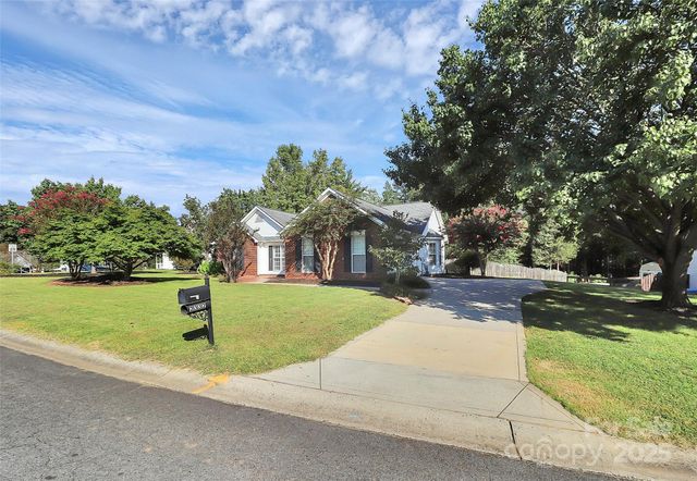 2332 Ivy Run Drive, Indian Trail, NC 28079