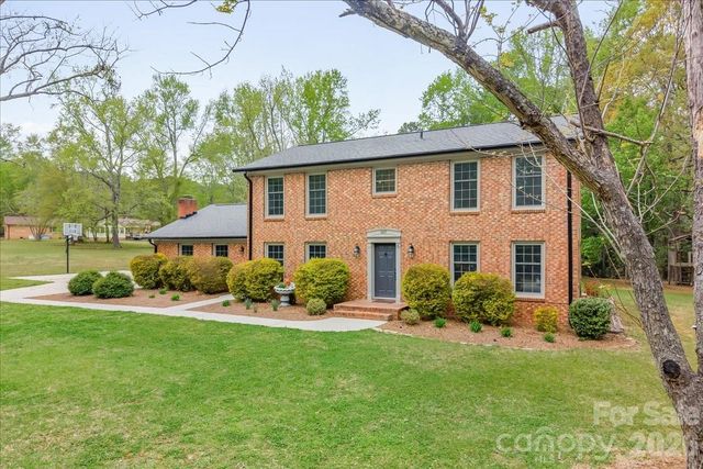 207 Williamsburg Lane, Wadesboro, NC 28170