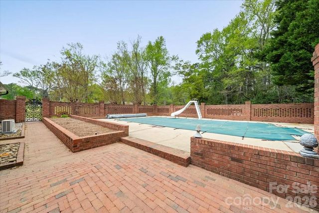 207 Williamsburg Lane, Wadesboro, NC 28170