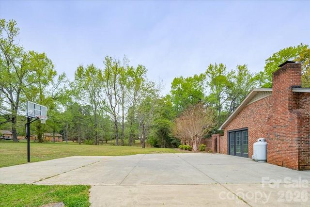 207 Williamsburg Lane, Wadesboro, NC 28170