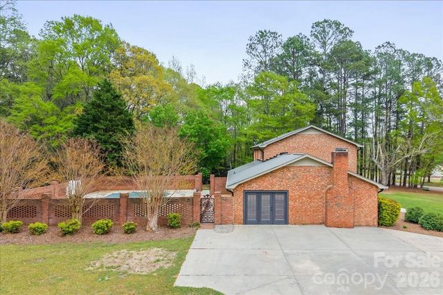 207 Williamsburg Lane, Wadesboro, NC 28170