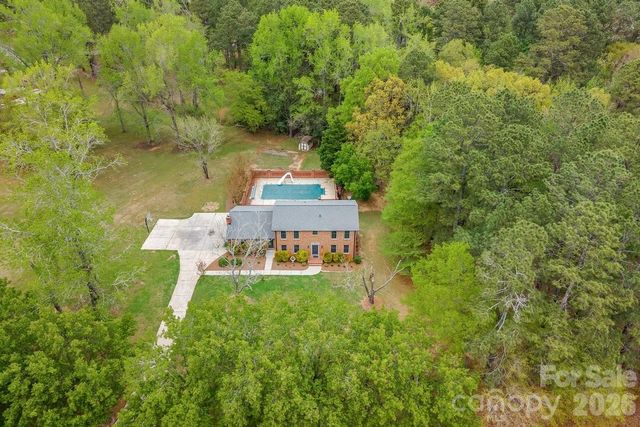 207 Williamsburg Lane, Wadesboro, NC 28170