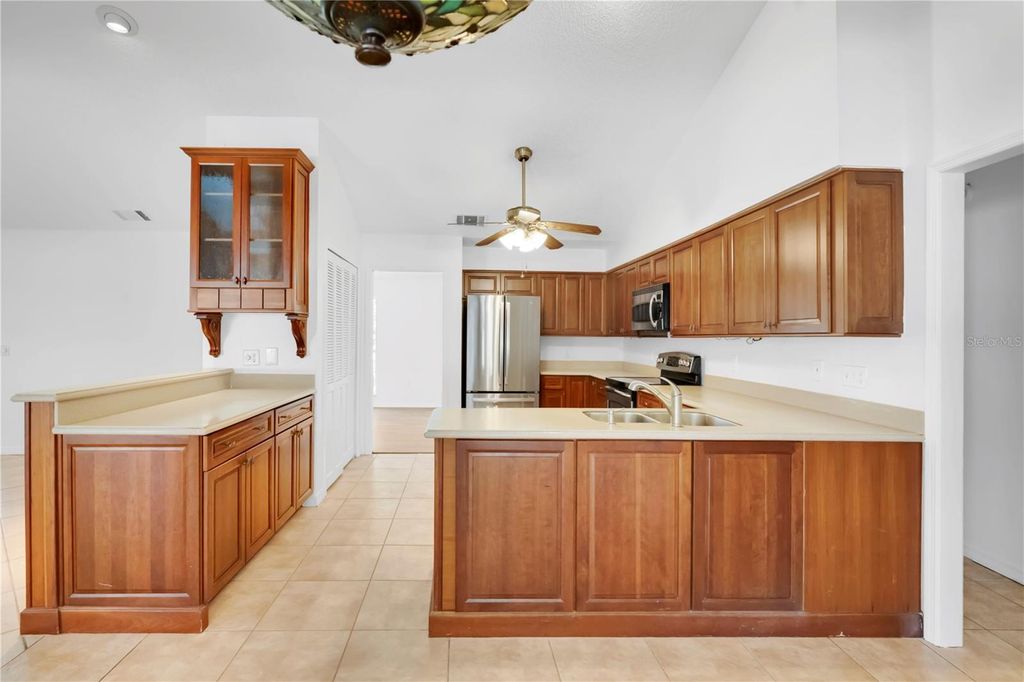 Image 11 of property listing at 7535 MEGAN ELISSA LANE, Orlando, FL 32819