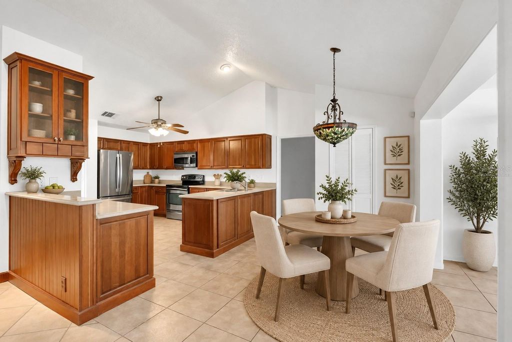 Image 12 of property listing at 7535 MEGAN ELISSA LANE, Orlando, FL 32819