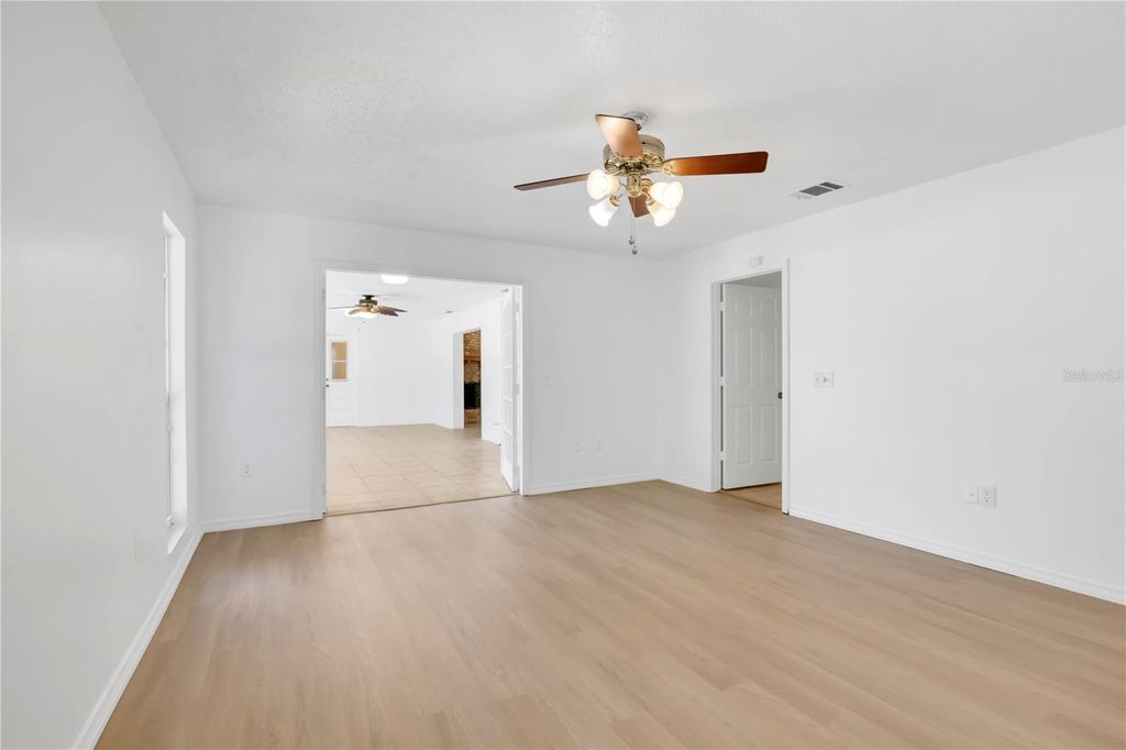Image 16 of property listing at 7535 MEGAN ELISSA LANE, Orlando, FL 32819