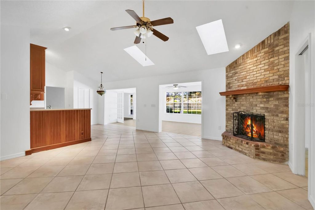 Image 8 of property listing at 7535 MEGAN ELISSA LANE, Orlando, FL 32819