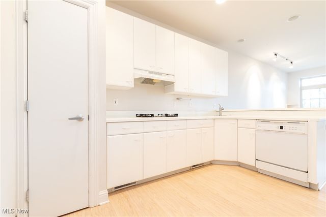 3194 Richmond Road, Beachwood, OH 44122