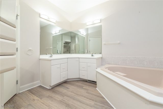 3194 Richmond Road, Beachwood, OH 44122