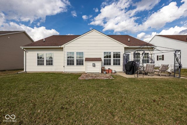 1085 Sassafras Trail, Greenwood, IN 46143