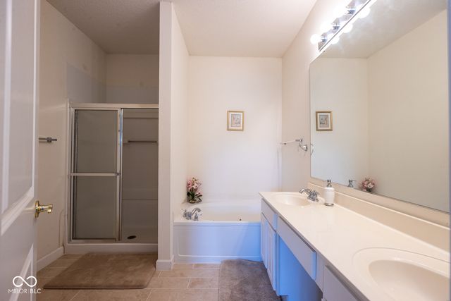 1085 Sassafras Trail, Greenwood, IN 46143