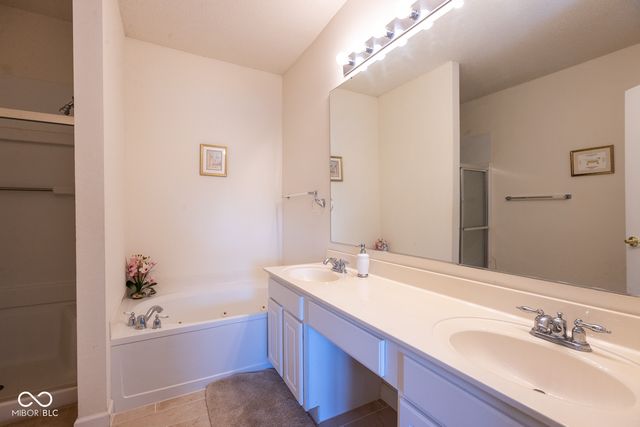 1085 Sassafras Trail, Greenwood, IN 46143