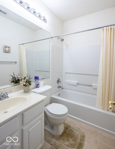 1085 Sassafras Trail, Greenwood, IN 46143