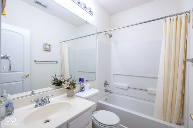 1085 Sassafras Trail, Greenwood, IN 46143