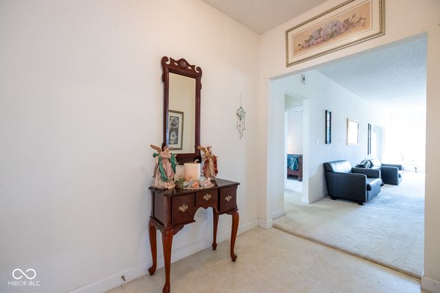 1085 Sassafras Trail, Greenwood, IN 46143