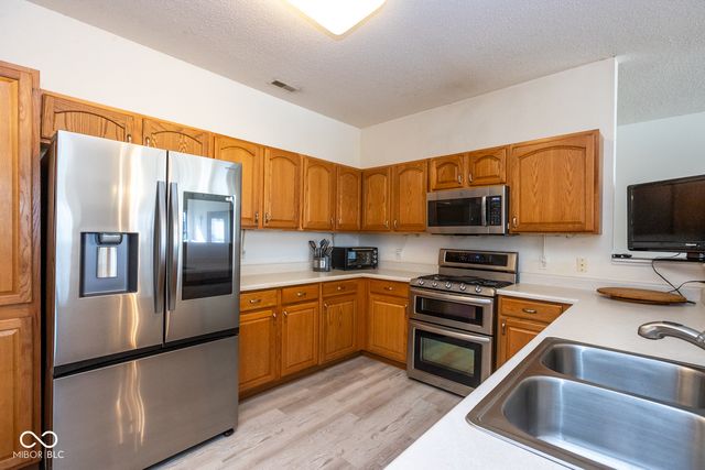 1085 Sassafras Trail, Greenwood, IN 46143