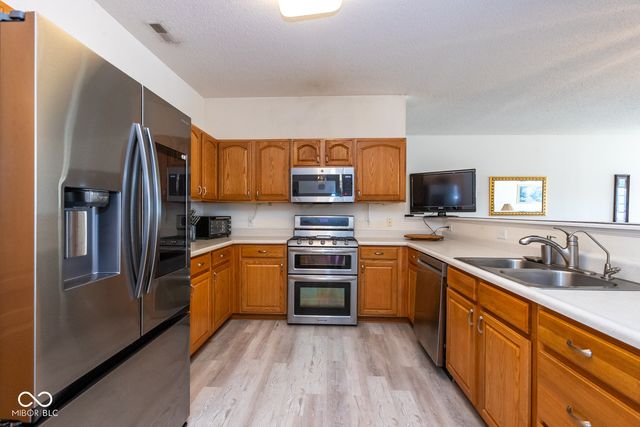 1085 Sassafras Trail, Greenwood, IN 46143