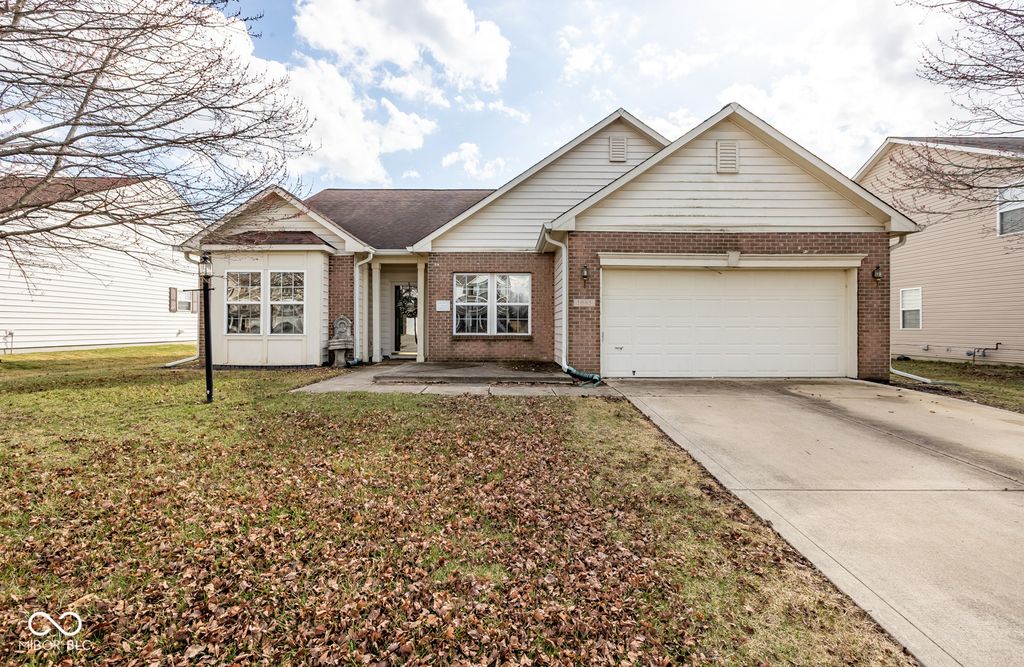 1085 Sassafras Trail, Greenwood, IN 46143