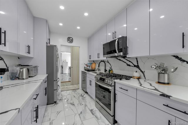 150-15 75th Avenue 6E, Kew Garden Hills, NY 11367