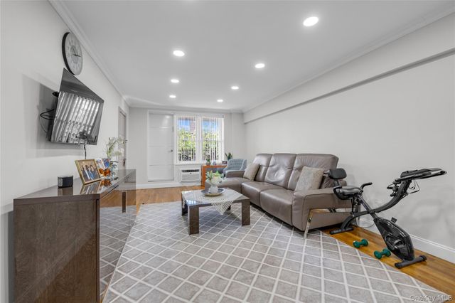 150-15 75th Avenue 6E, Kew Garden Hills, NY 11367