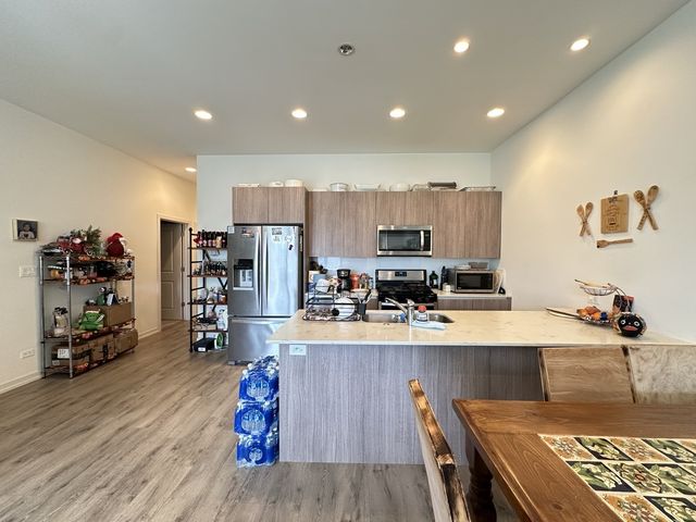 4119 N NARRAGANSETT Avenue 202, Chicago, IL 60634