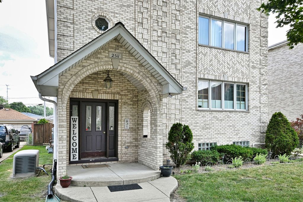2511 N 74th Avenue 3, Elmwood Park, IL 60707