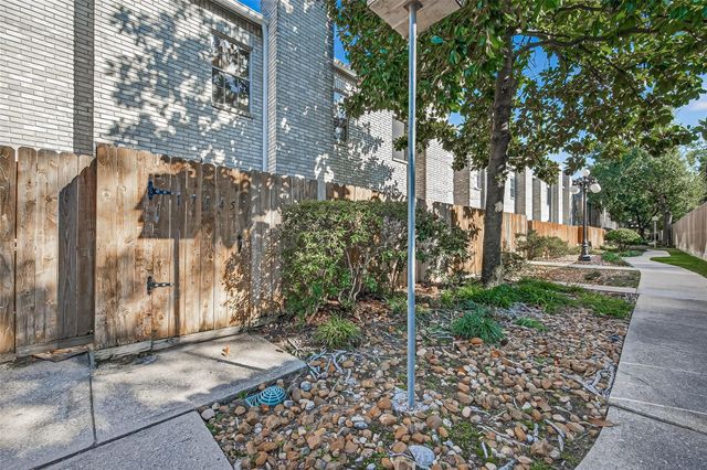 17645 Red Oak Drive 7645, Houston, TX 77090