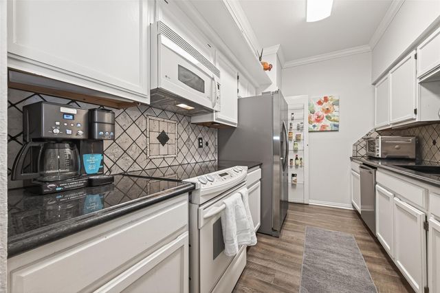 17645 Red Oak Drive 7645, Houston, TX 77090