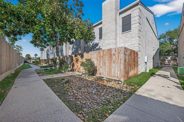 17645 Red Oak Drive 7645, Houston, TX 77090