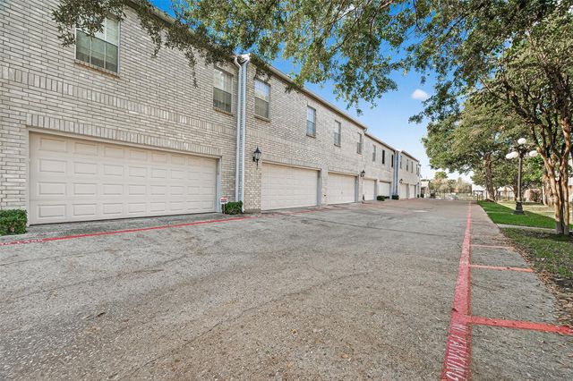 17645 Red Oak Drive 7645, Houston, TX 77090