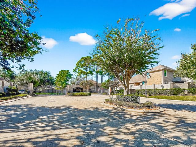 17645 Red Oak Drive 7645, Houston, TX 77090