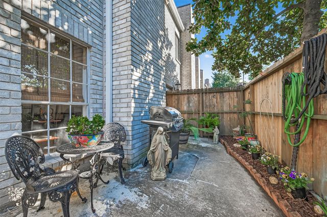 17645 Red Oak Drive 7645, Houston, TX 77090