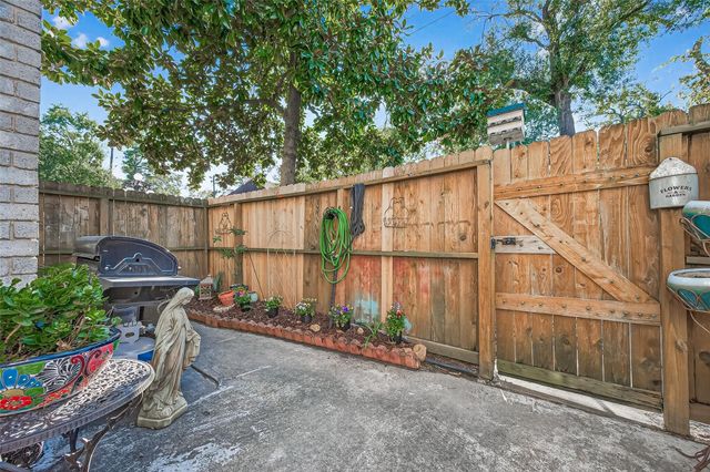 17645 Red Oak Drive 7645, Houston, TX 77090