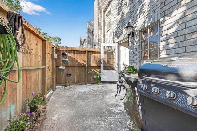 17645 Red Oak Drive 7645, Houston, TX 77090