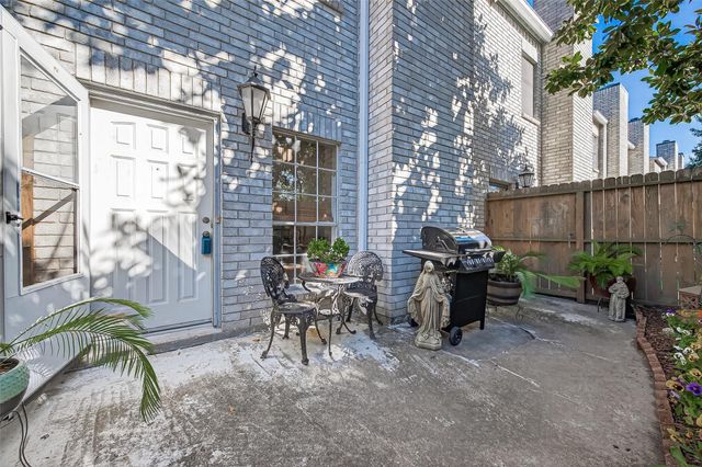 17645 Red Oak Drive 7645, Houston, TX 77090