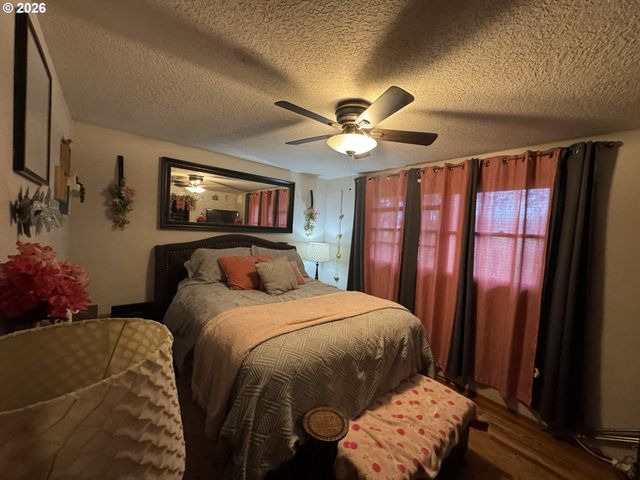 18630 Se YAMHILL Cir, Portland, OR 97233