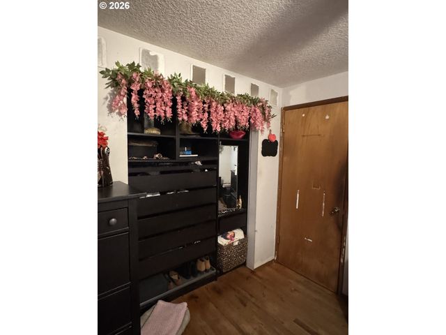 18630 Se YAMHILL Cir, Portland, OR 97233