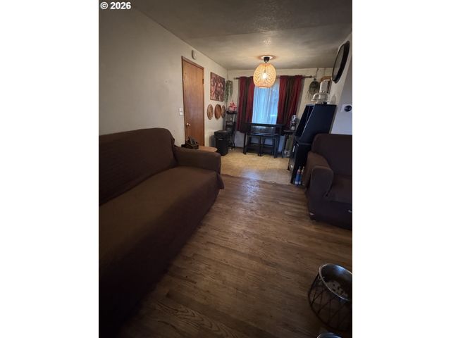 18630 Se YAMHILL Cir, Portland, OR 97233