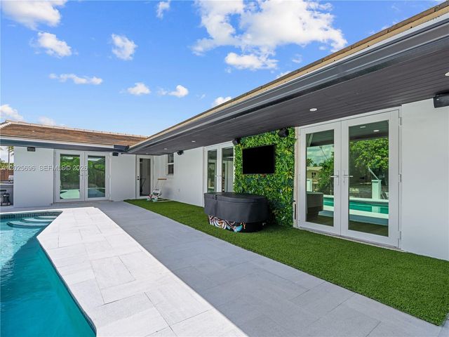 1701 SW 3rd Avenue, Pompano Beach, FL 33060