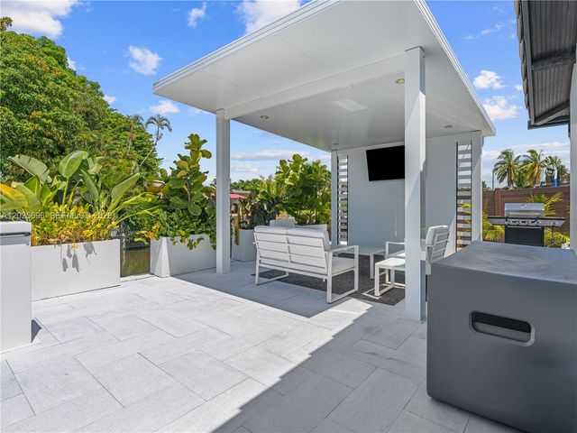 1701 SW 3rd Avenue, Pompano Beach, FL 33060