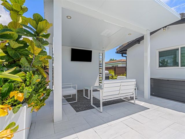 1701 SW 3rd Avenue, Pompano Beach, FL 33060