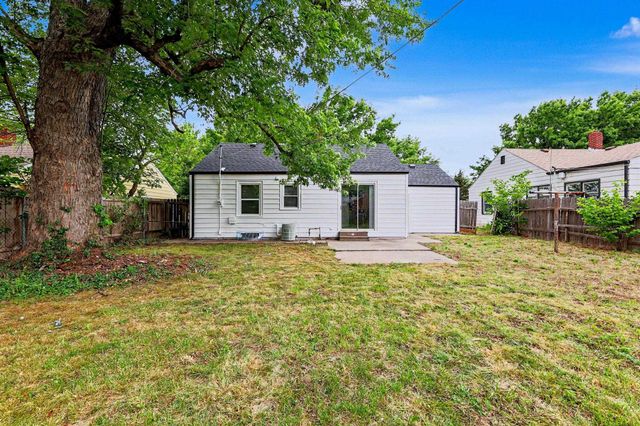 2620 S Santa Fe St., Wichita, KS 67216