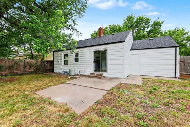 2620 S Santa Fe St., Wichita, KS 67216