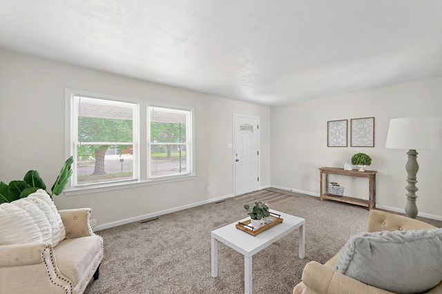 2620 S Santa Fe St., Wichita, KS 67216