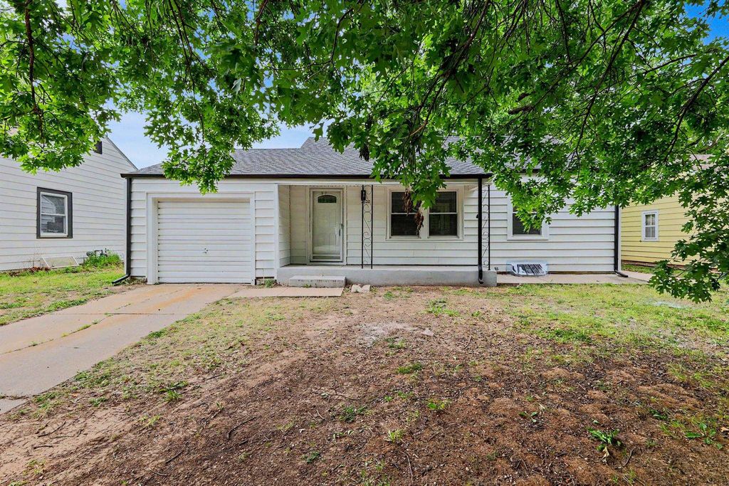 2620 S Santa Fe St., Wichita, KS 67216