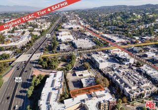 22045 Clarendon Street, Woodland Hills, CA 91367