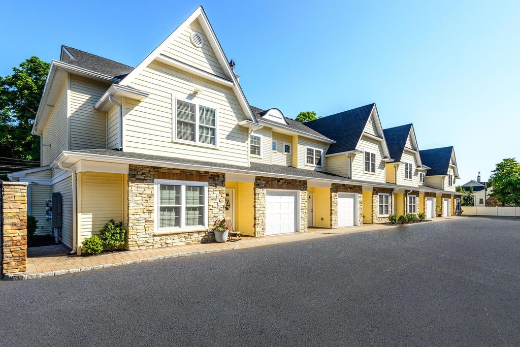 16 Creek Road 505, Huntington, NY 11743