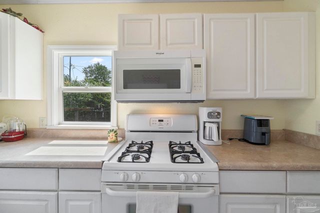 306 SE Kalash Rd, Pensacola, FL 32507