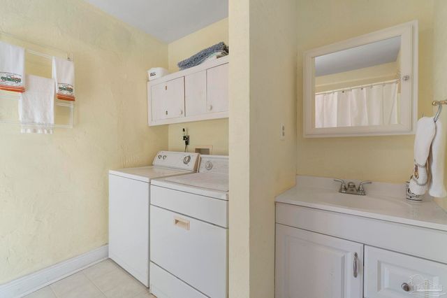 306 SE Kalash Rd, Pensacola, FL 32507