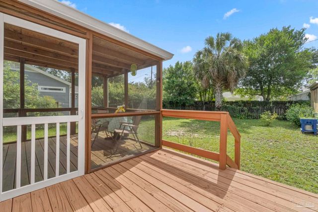 306 SE Kalash Rd, Pensacola, FL 32507