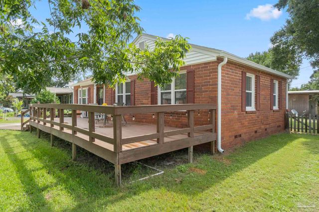 306 SE Kalash Rd, Pensacola, FL 32507